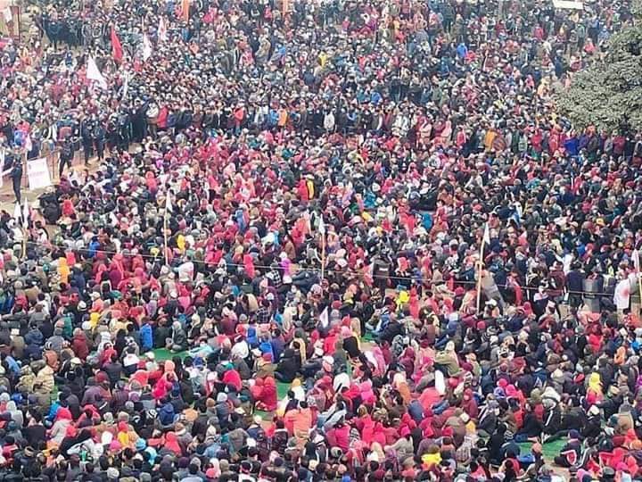 प्रचण्डको गृहजिल्ला चितवनमा उर्लियो प्रधानमन्त्री ओलीको पक्षमा मानवसागर (फोटो फिचर)