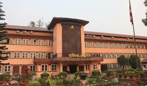 अदालतमा बिचाराधिन मुद्धा प्रभावित हुनेगरी वक्तव्यबाजी गर्ने चार पूर्व प्रधानन्यायाधीश विरूद्ध मुद्धा