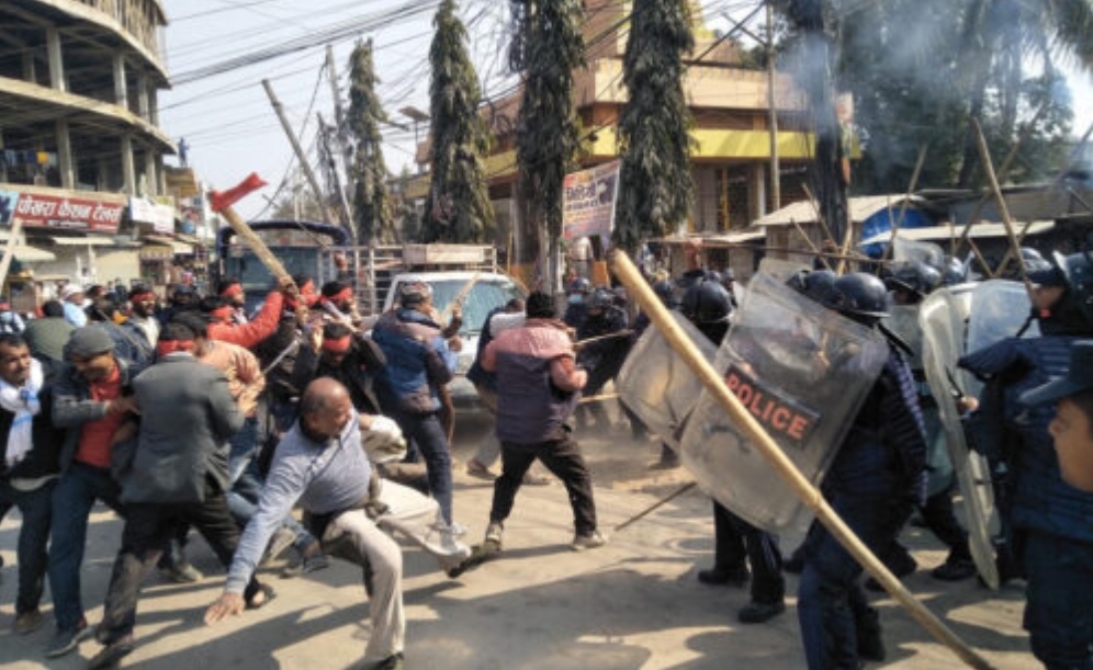 जनकपुरमा बन्दकर्ता र प्रहरीबीच झडप, नेता रामचन्द्र झा घाइते