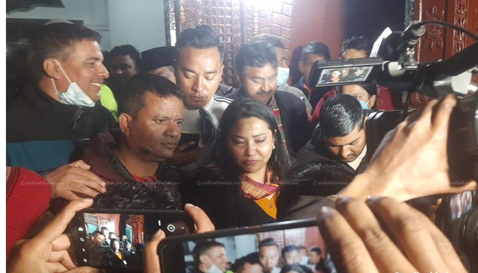 राज्य बिरुद्ध कसुस गरेको आरोपमा पक्राउ परेकी झाँक्री रिहा भइन