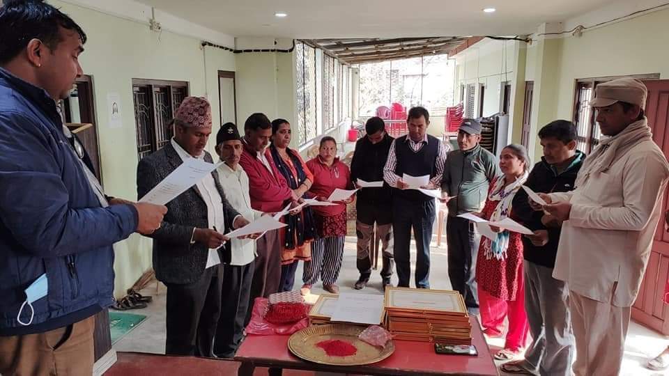 नवनिर्वाचित समितिलाई सपथ तथा प्रमाणपत्र वितरण