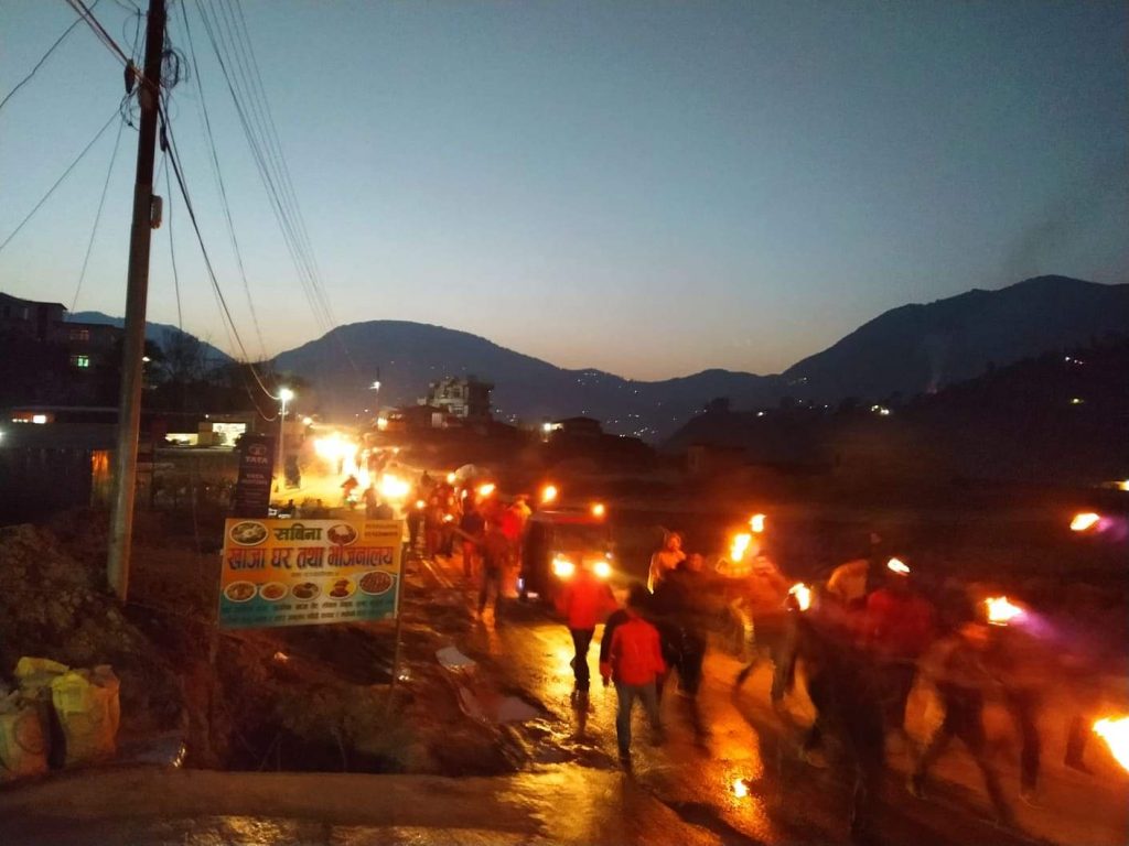 बन्दको पुर्वसन्ध्यामा पालुङमा मशाल जुलुस