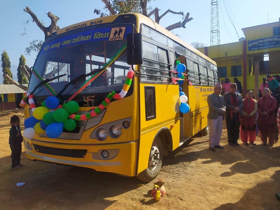 अब भानु माविको आफ्नै बस, वडाध्यक्षद्वय घिमिरेले गरे उद्घाटन