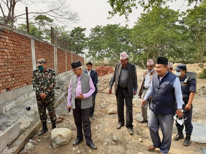मुख्यमन्त्री पौडेलद्वारा निर्माणाधीन पाउडर दुग्ध उद्योग निर्माण स्थलको निरीक्षण