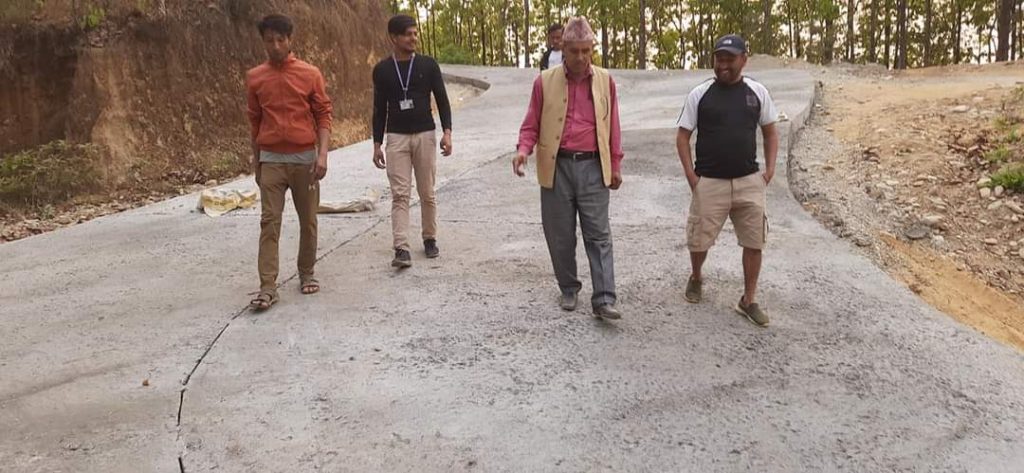 निर्माणाधीन योजनाहरुको पालिका अध्यक्ष हुमागाईद्वारा अनुगमन