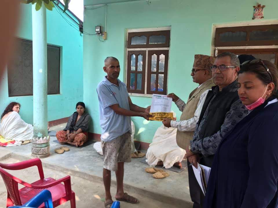 हातेमालो साकोसले गर्यो मृत्यु राहत हस्तान्तरण