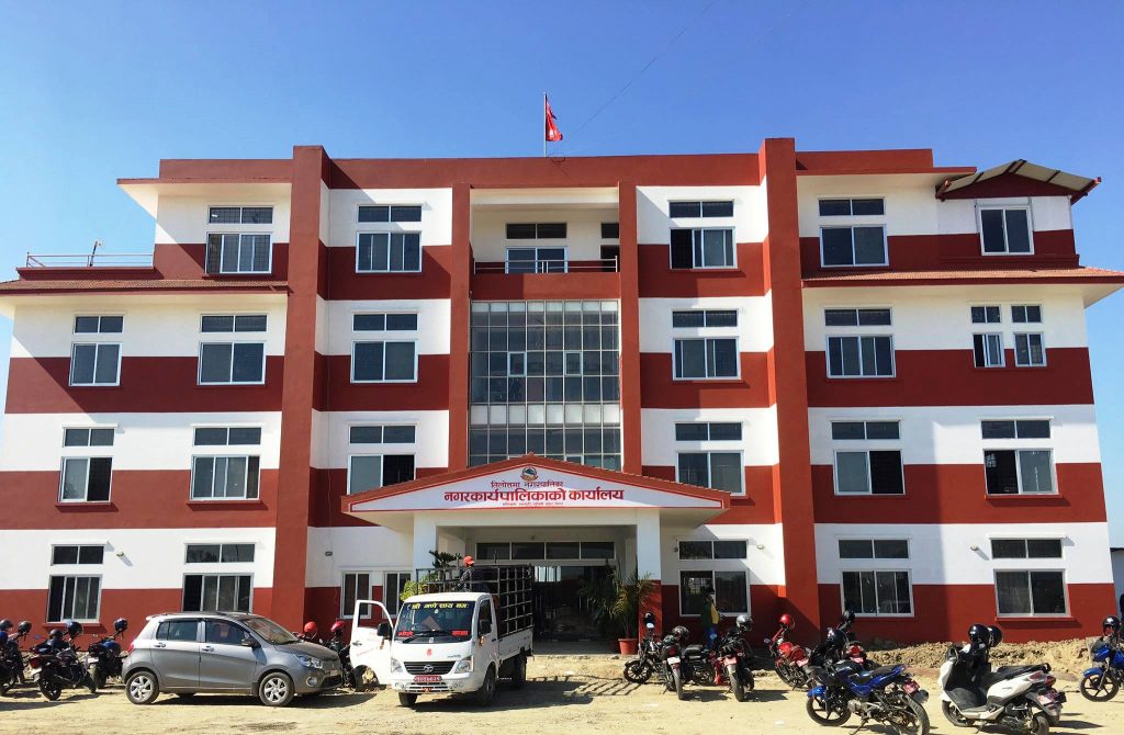 संक्रमित बोक्न तिलोत्तमाका मेयर र उपमेयरले बनाए आफू चढ्ने गाडीलाई एम्बुलेन्स