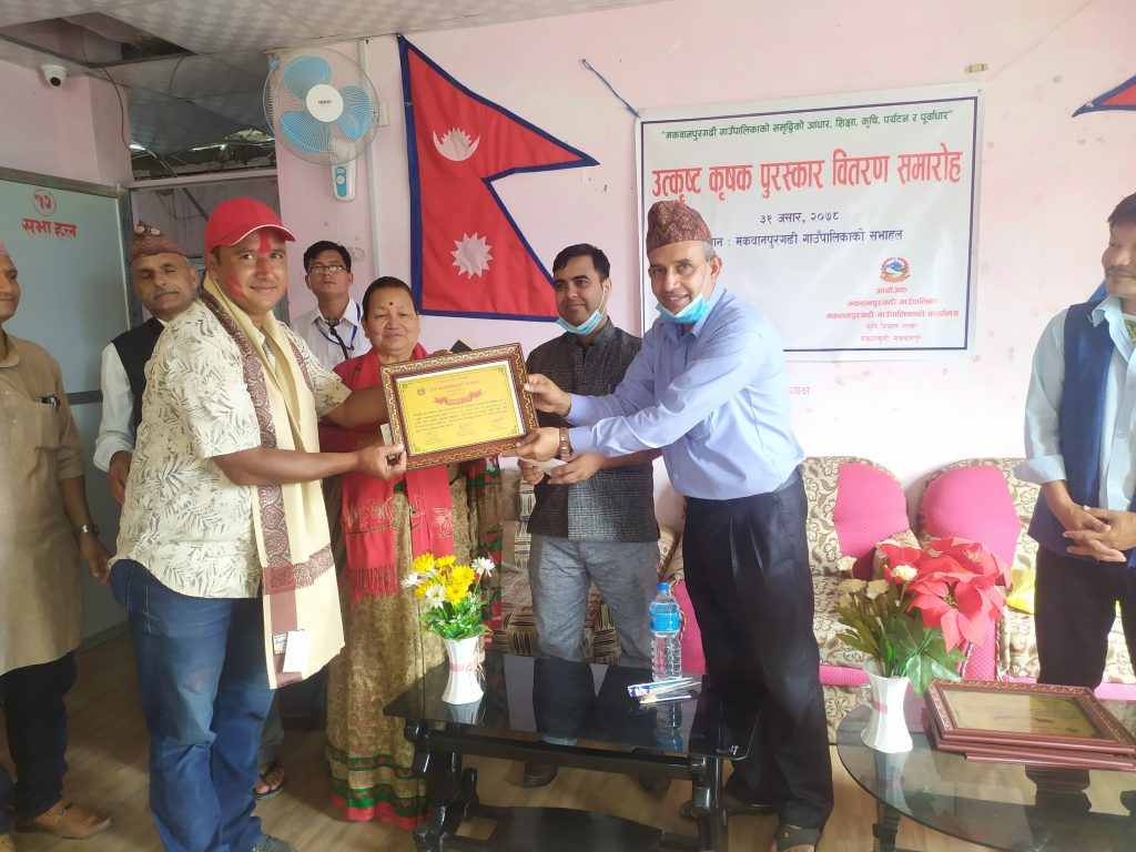 उत्कृष्ट कृषकलाई गाउँपालिकाबाट पुरस्कार र सम्मान