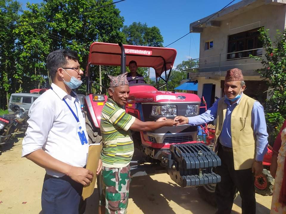 मकवानपुरगढी गाउँपालिकाद्वारा कृषि यन्त्र उपकरण हस्तान्तरण