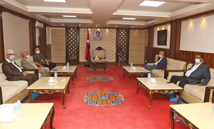 बालुवाटारमा सत्तारुढ गठबन्धनका शीर्ष नेताको बैठक,माधव नेपाल पनि सहभागी