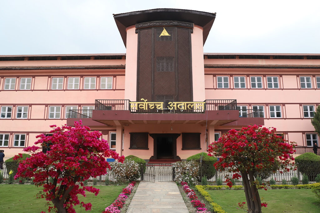 प्रधानन्यायाधीश राणालाई समेत विपक्षी बनाइको मुद्दा संवैधानिक इजलासमा