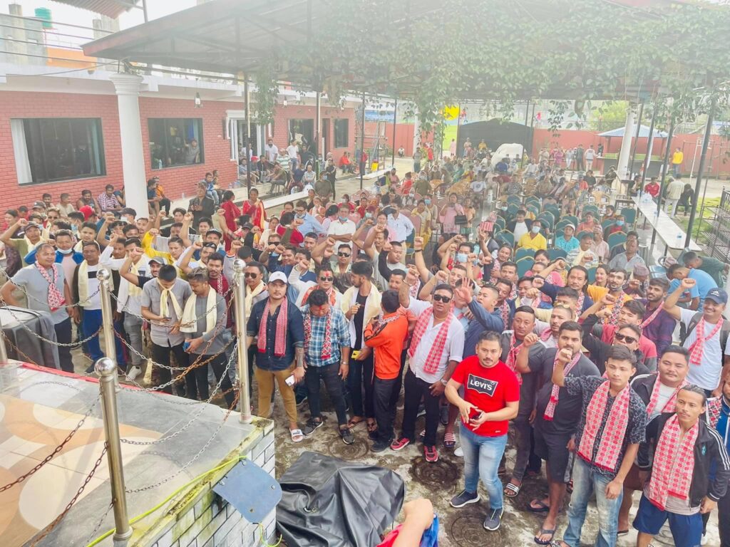 राष्ट्रिय युवा संघ हेटौँडा १२ र १३  वडाको वडा भेला : तरुण दल मकवानपुरका जिल्ला सदस्य आशिष थापा मगर एमालेमा प्रबेश