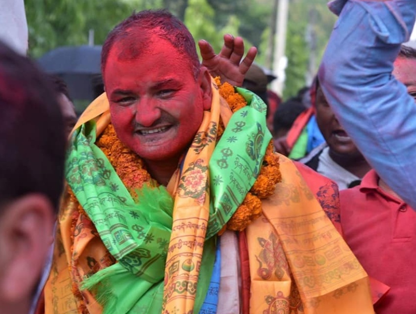 हेटौंडा-१४ का वडा अध्यक्ष दिपक खड्काले एमाले रोजे