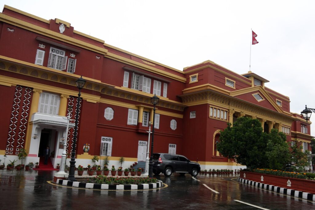 संविधान दिवसका दिन कुन कुन व्यवसायीले पाए मान पदवी ?