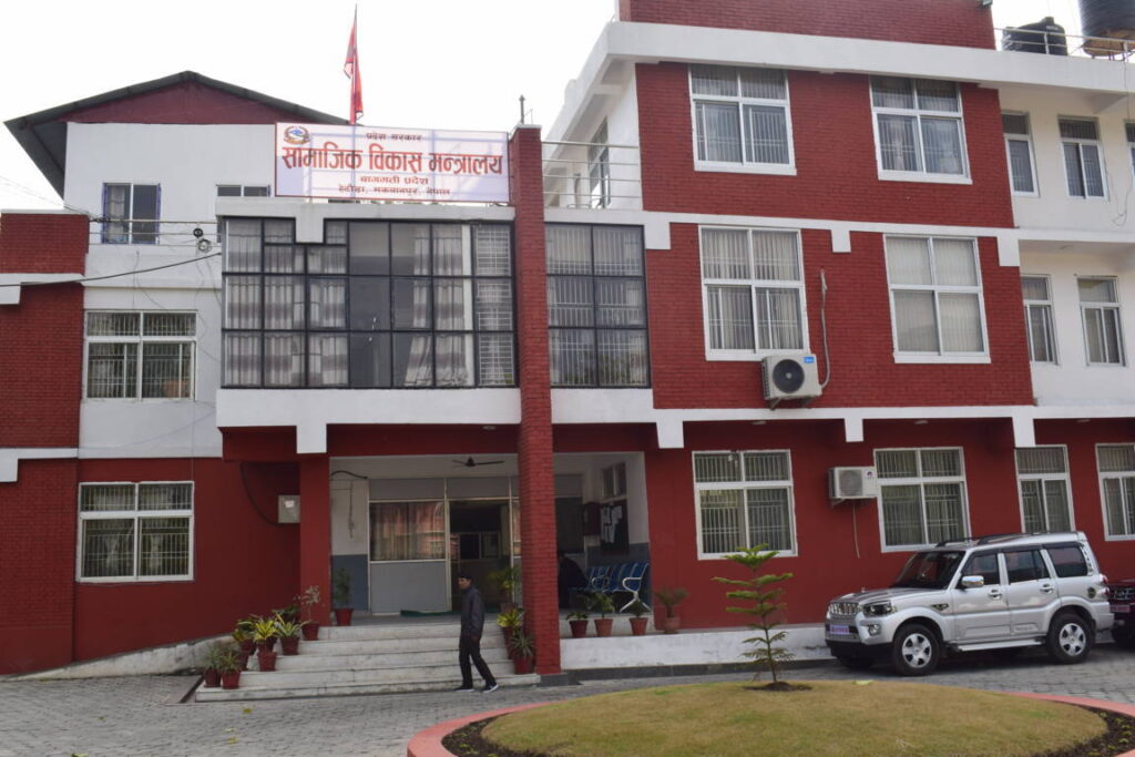 स्वास्थ्य मन्त्रालयमा प्रशासन तर्फको सचिव राखेकोमा विरोध