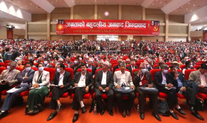 एमालेको प्रथम विधान महाविधेशनको समूहगत छलफल सम्पन्न, टोली नेताहरुले सुझाव प्रस्तुत गर्दै
