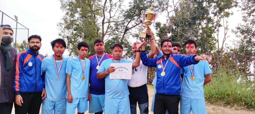 मकवानपुरगढी गाउपालिका स्तरीय शिक्षक फुटबल प्रतियोगिताको उपाधि भानुलाई