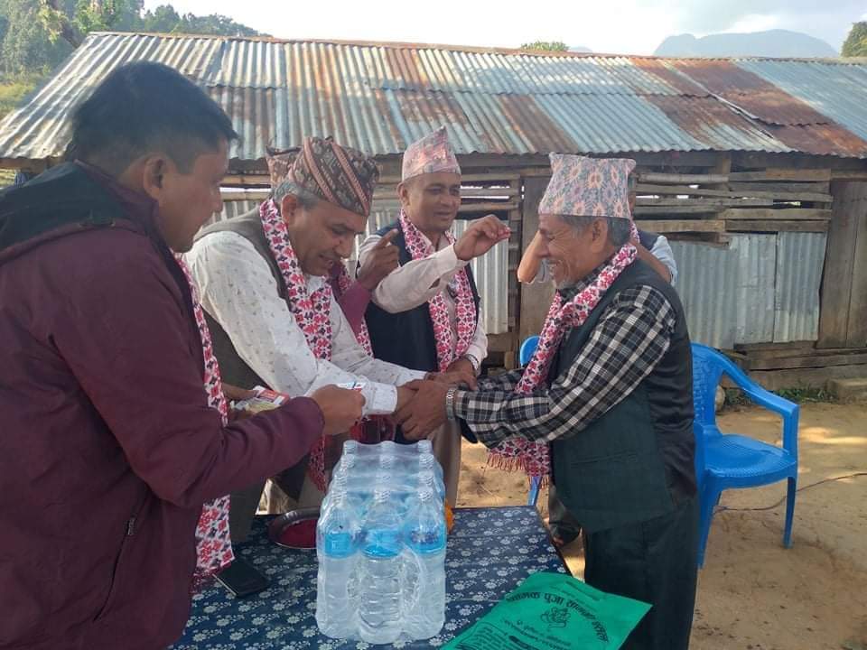 मकवानपुरगढी ६ अदालत टोलमा एमालेको शुभकामना आदानप्रदान , ५५ जना एमाले प्रवेश