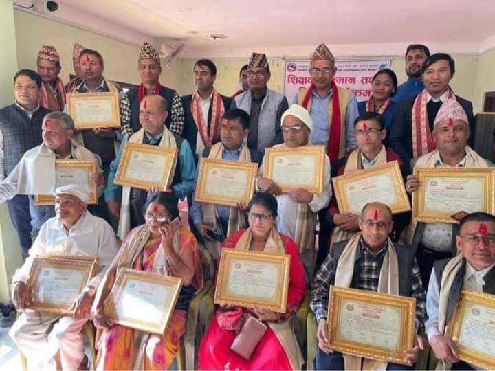 ‘शिक्षक श्वर्णिम अवकास कार्यक्रम’ अन्तरर्गत मकवानपुरगढीका १३ जना शिक्षकलाई स-सम्मान बिदाइ