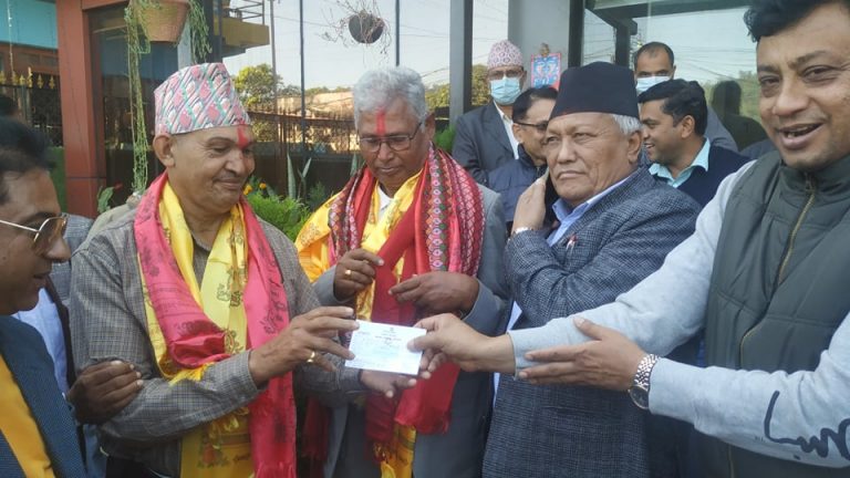 मकवानपुरमा विभिन्न पार्टी परित्याग गरि ५ जना काङ्ग्रेस प्रवेश
