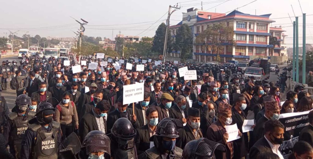 यस्तो देखियो प्रधानन्यायाधीशविरुद्धको मार्च पास (फोटोफिचर)