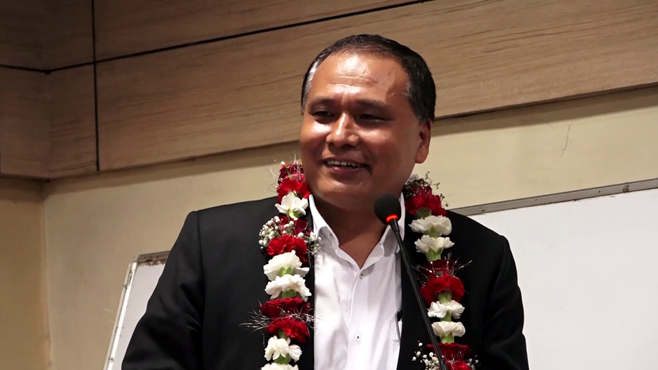 उत्कृष्ठ राष्ट्रसेवक अर्वाडबाट कुलमान घिसिङ सम्मानित