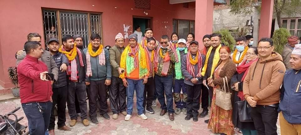 माओवादी केन्द्र मकवानपुरका २ दर्जन कार्यकर्ता एमालेमा प्रवेश