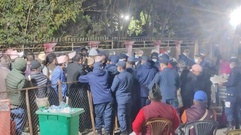 कांग्रेसको महाधिवेशनमा मत पत्र सकिएपछि तेस्रोपटक रोकियो मतदान, महाधिवेशन प्रतिनिधिको नाराबाजी