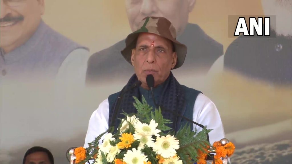 बरु आफ्नो शिर झुकाउँछौं तर नेपालसँगको सम्बन्ध बिग्रिन दिँदैनौं : भारतीय रक्षामन्त्री