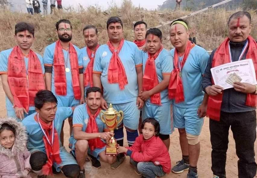 पुरुष शिक्षक भलिबल प्रतियोगिताको उपाधी भानु मावीलाई तथा महिला शिक्षकको जनकलाई