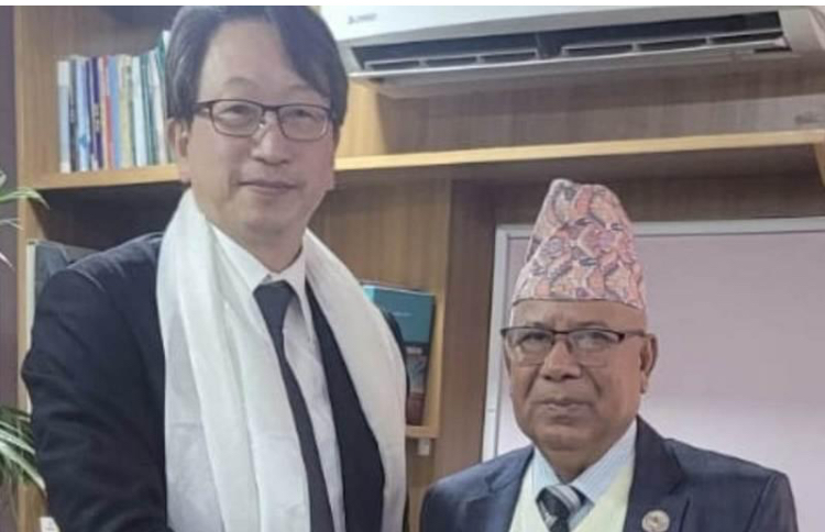 माधव नेपाल र जापानी संसद्को प्रतिनिधिमण्डलबीच भेट