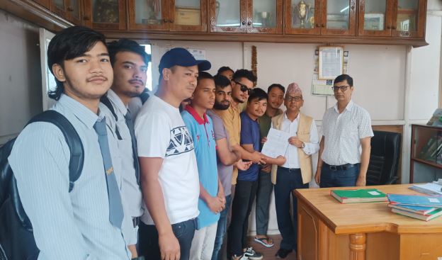 अवैधानिक रुपमा नियुक्त गरिएको प्राध्यापकलाई घटाउन माग