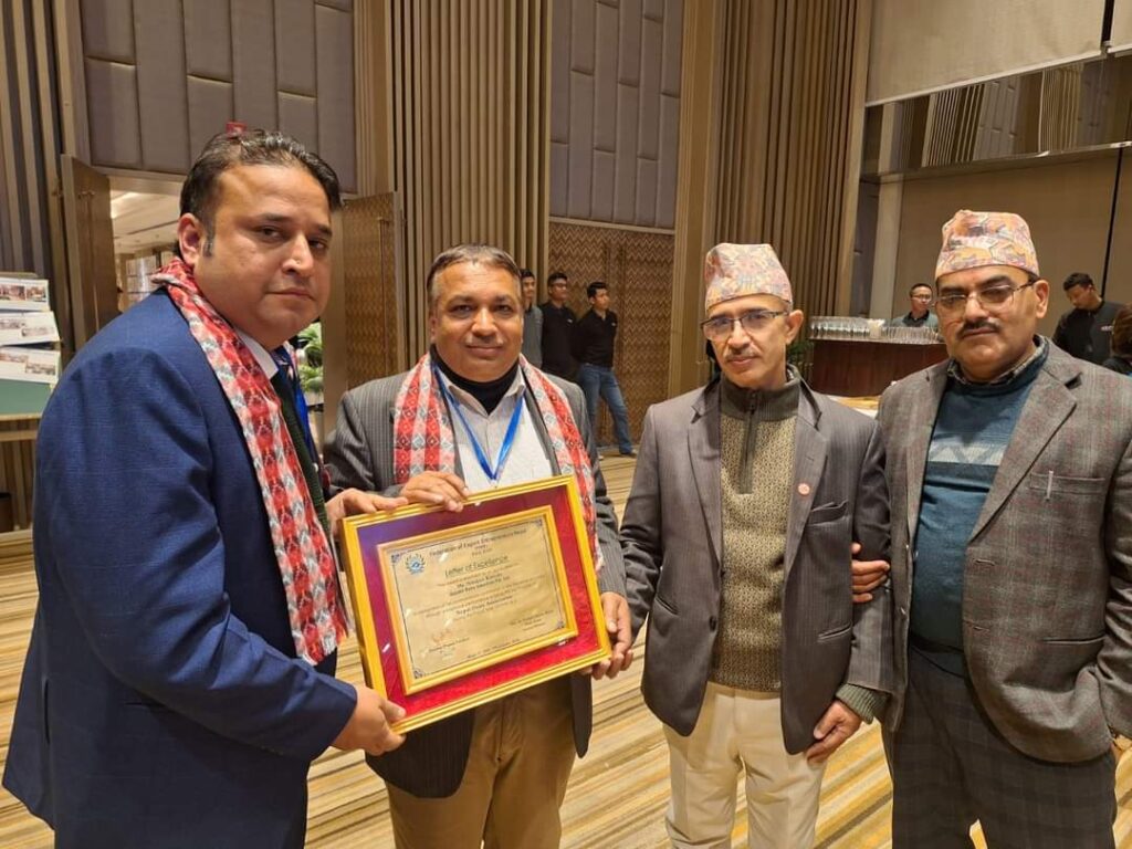 गायत्री डेरीका संचालक निराजन कोइराला “वर्ष उत्कृष्ट निर्यातकर्ता” को रुपमा सम्मानीत