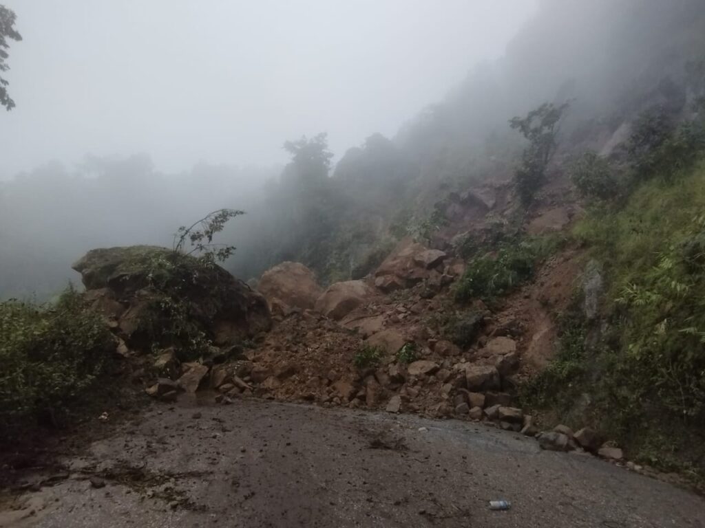हेटौंडा–काठमाडौं जोड्ने सबै सडक थप्प