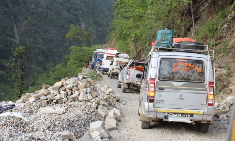 दशैमा हेटौंडा आउने यात्रुसंग दोब्बर भाडा असुल्दै टाटासुमो