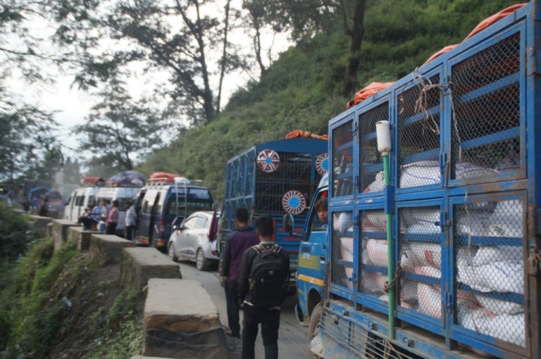 झ्याप्ले खोलाको पहिरोमा पुनः खोजी शुरू, आलोपालो गरी गाडी चलाइँदै