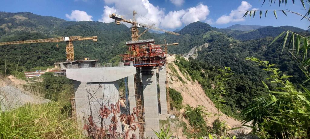 मकवानपुरको लेन डाँडामा नेपालकै सबैभन्दा अग्लो फास्ट ट्रयाक पुल निर्माण हुदैँ