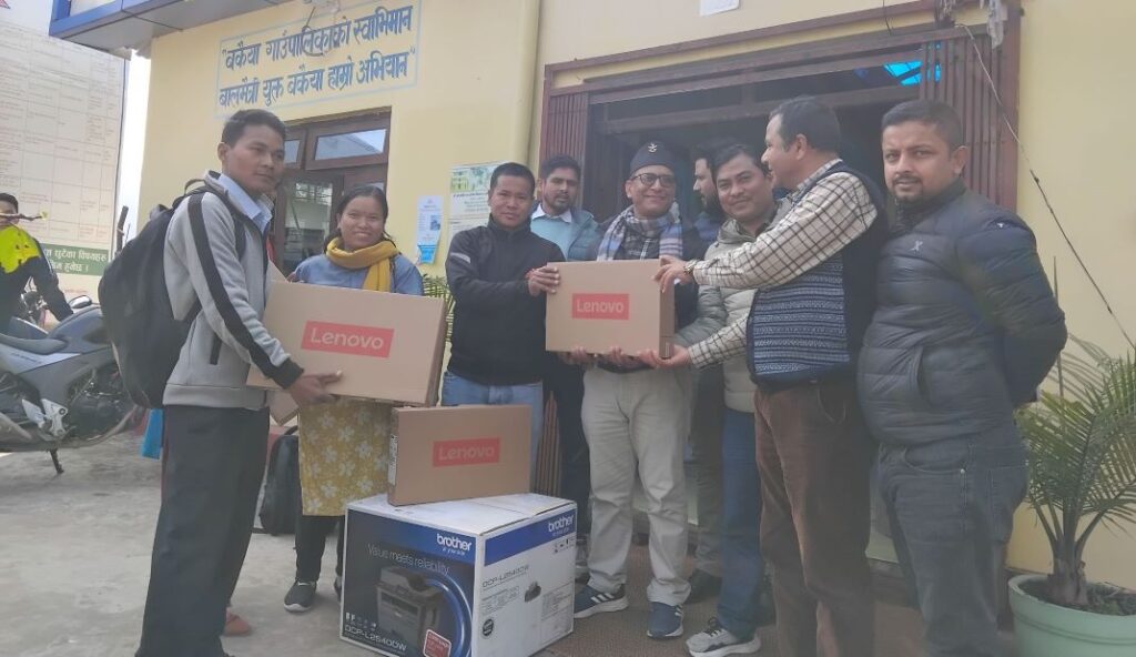 बकैया गाउँपालिकाका विद्यालय र स्वास्थ्य चौकीलाई ल्यापटप र फोटोकपीसहितको प्रिन्टर मेशिन प्रदान