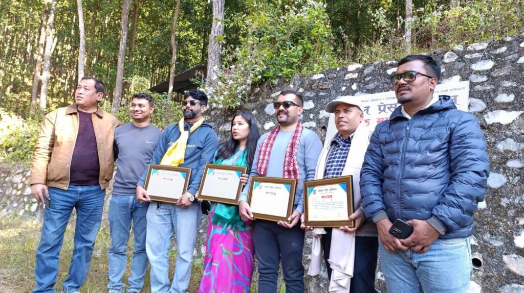 प्रेस युनियन मकवानपुरद्धारा चार जना युनियनकर्मी पुरस्कृत