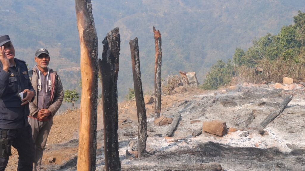 मकवानपुरमा एक घर जलेर नष्ट