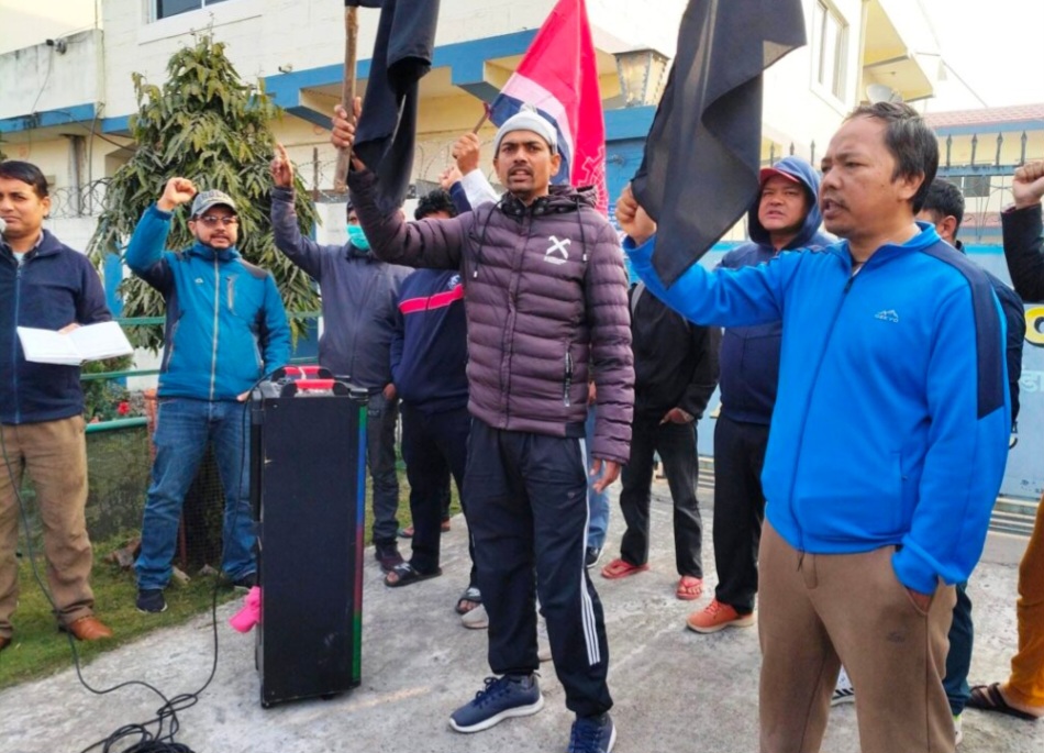 हेटौंडाको एन्टारटिक बिस्कुटले ९७ मजदुरलाई कामबाट निकाल्यो, कर्मचारी आन्दोलित
