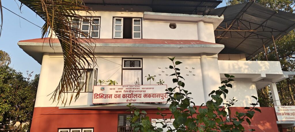 मकवानपुरका २१० वटा सामुदायिक वनमा डढेलो नियन्त्रणका लागि स्वयम् सेवक परिचालन