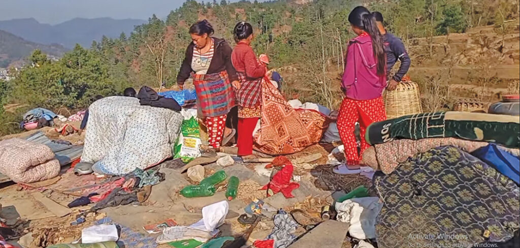 थाहामा हावाहुरीले पु-याएको क्षतिको लगत सङ्कलन सुरु