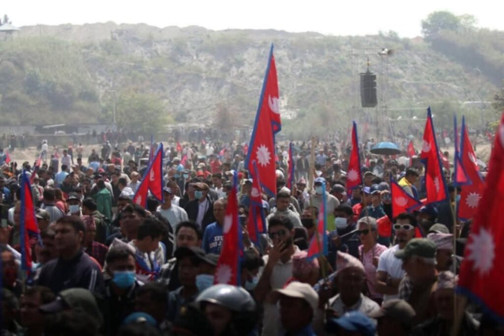 तोडफोडबाट पुगेको क्षति अनुगमनका लागि तीनकुने पुगे गृहमन्त्री