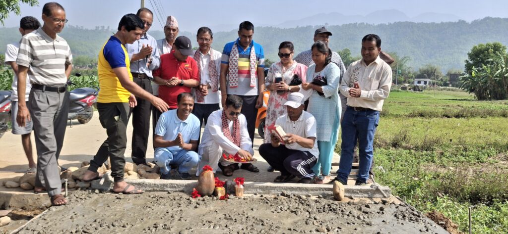 हेटौडा-६ मा कल्याणटर-हात्तीलेट जोड्ने सडकको स्ल्याब ढलान सुरु