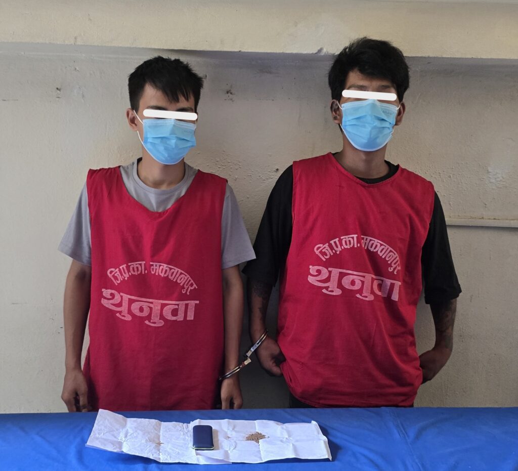 हेटौंडाको गुम्बा चोकबाट खैरो हेरोइनसहित दुई युवक पक्राउ