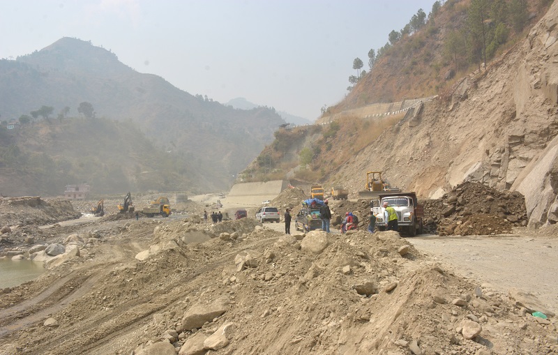 बीपी राजमार्गमा भोलिदेखि थप एक महिना रातिको समयमा गाडी चलाउन रोक