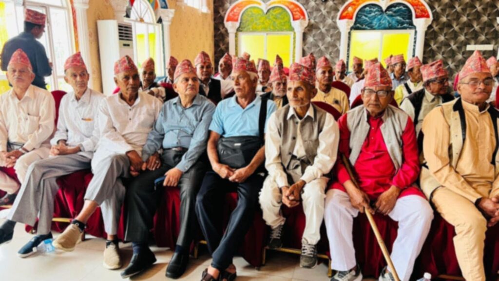 बुबाको मुख हेर्ने दिन (कुशेऔसी)को अवसर पारी नमूना प्रगतिद्वारा जेष्ठ सदस्य सम्मान